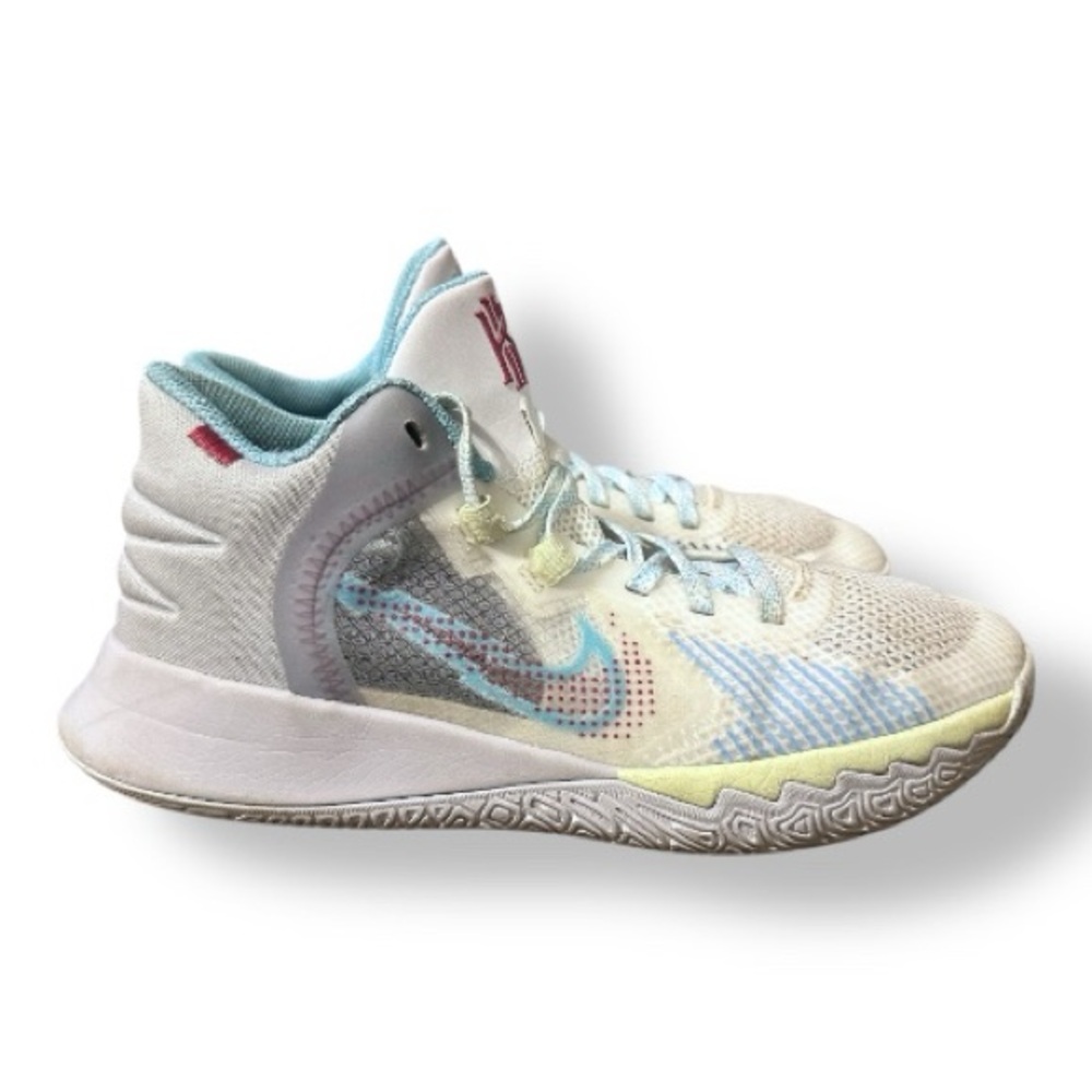 Kids Nike shoes size 5.5